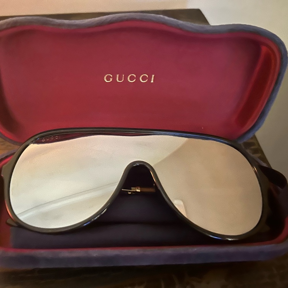 Gucci Black and Silver Sunglasses No scratches! Like brand new.